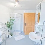 In With One-bedroom 1 Schlitters