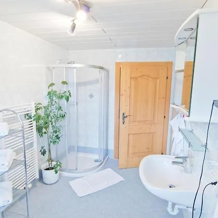 In With One-bedroom 1 Schlitters
